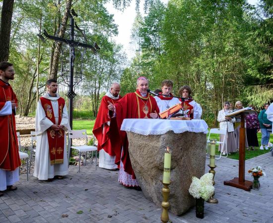 Obraz do wydarzenia На месцы былога касцёла ў Гарадку біскуп Юрый Касабуцкі асвяціў новы крыж
